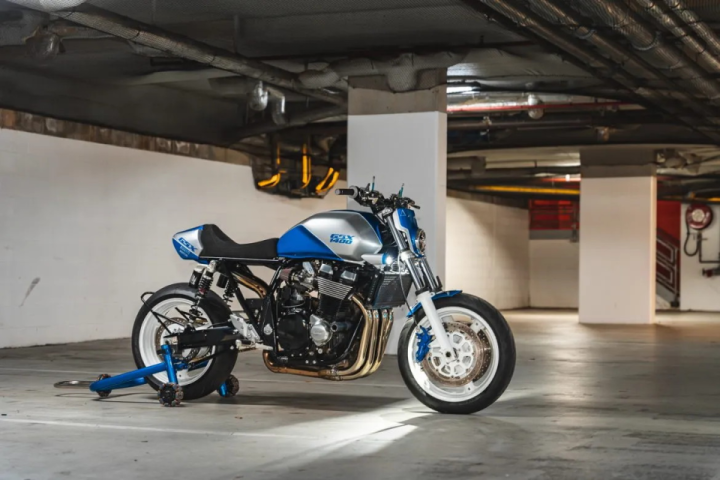 Custom Suzuki GSX1400 Features Under-Seat Exhaust and Colors Inspired by Old GP Race Bikes