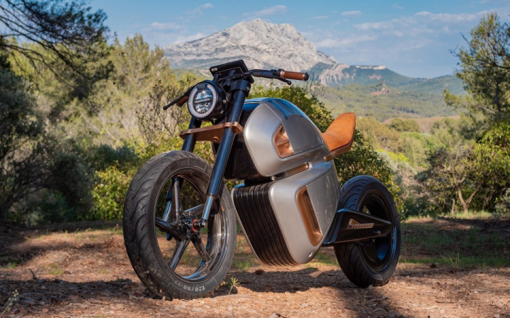 Nawa Racer is the World's First Hybrid Battery-Powered Electric Motorcycle