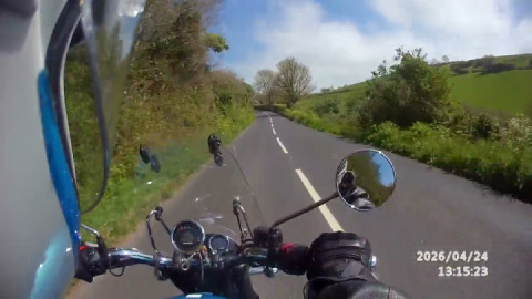 Leaving Kingswear, the B3205 twists & turns, with beautiful green fields like billiard tables.