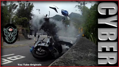 The crash of BMW S1000RR and Suzuki GSX-R1000