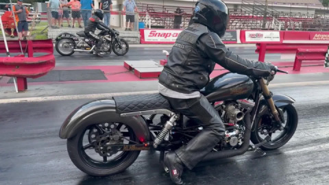 Sportster vs Nitrous Dyna!