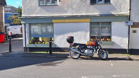 A sunny day ride to Mortonhampstead, coffee at the baskervilles cafe,